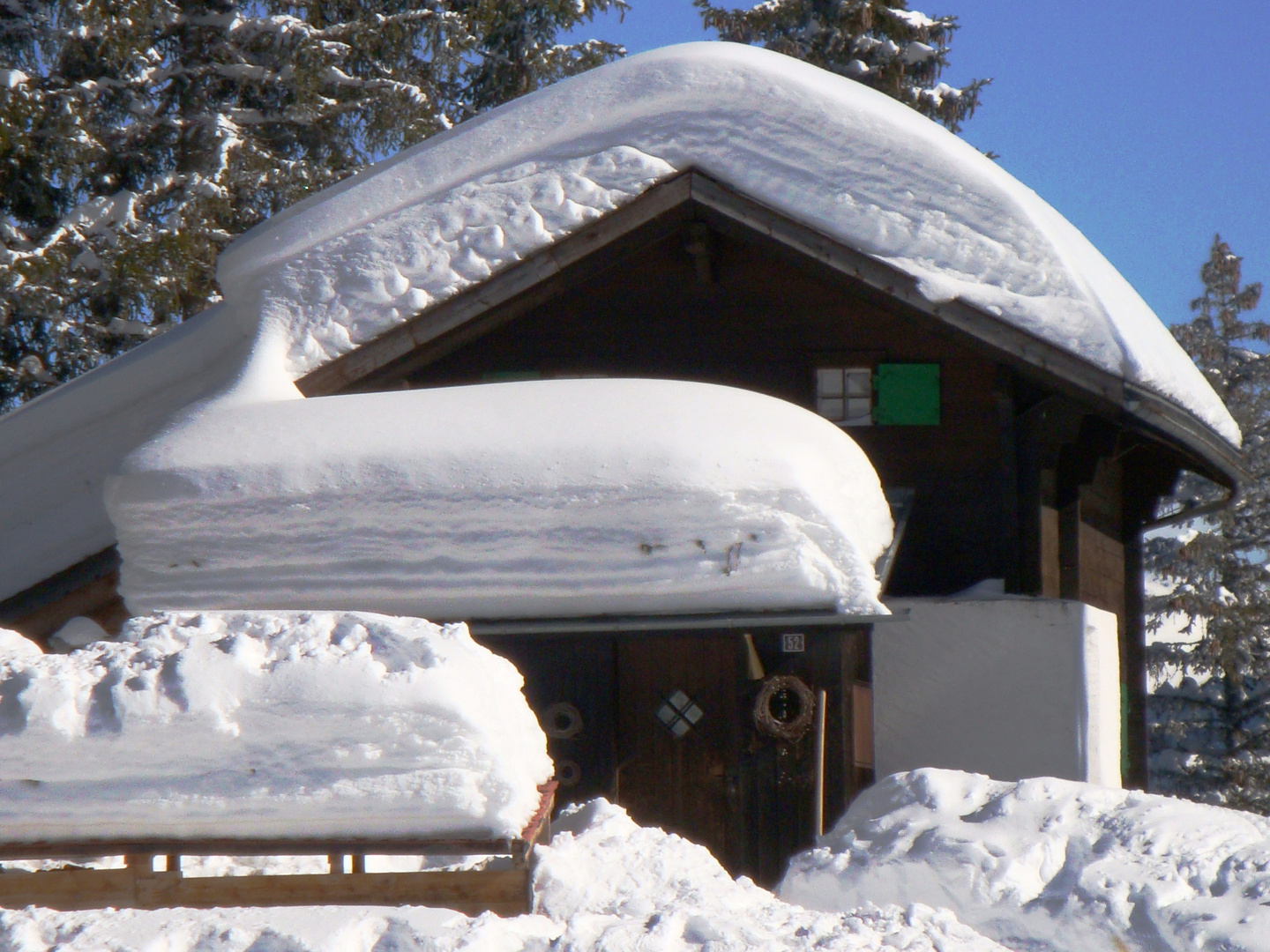 Verschneite Berghütte auf dem Brambrüesch ( 17.02.12 )