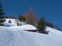 Verschneite Hütte