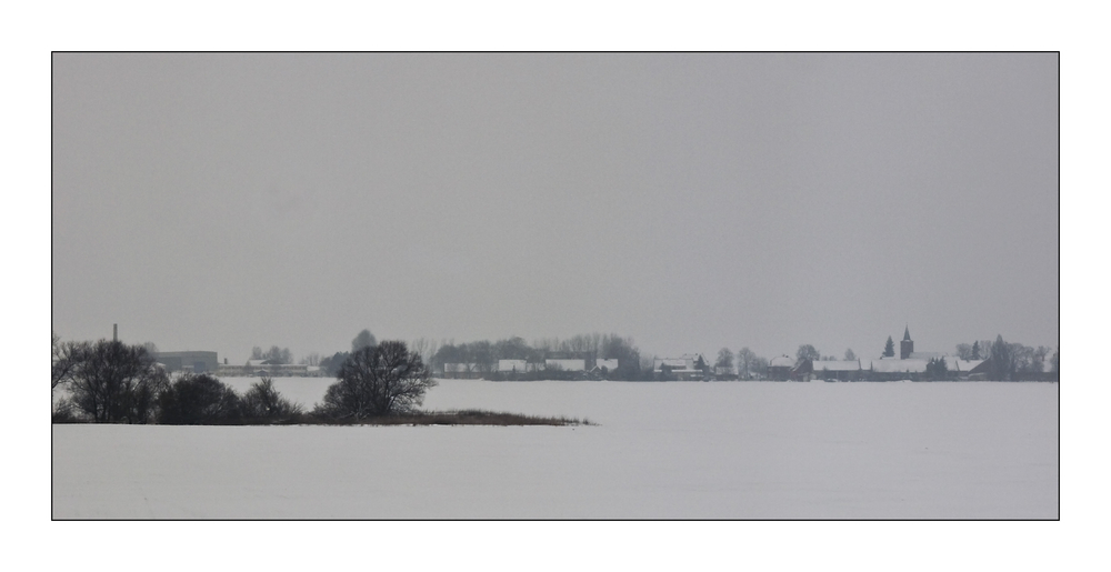 Verschneite Landschaft bei Leipzig