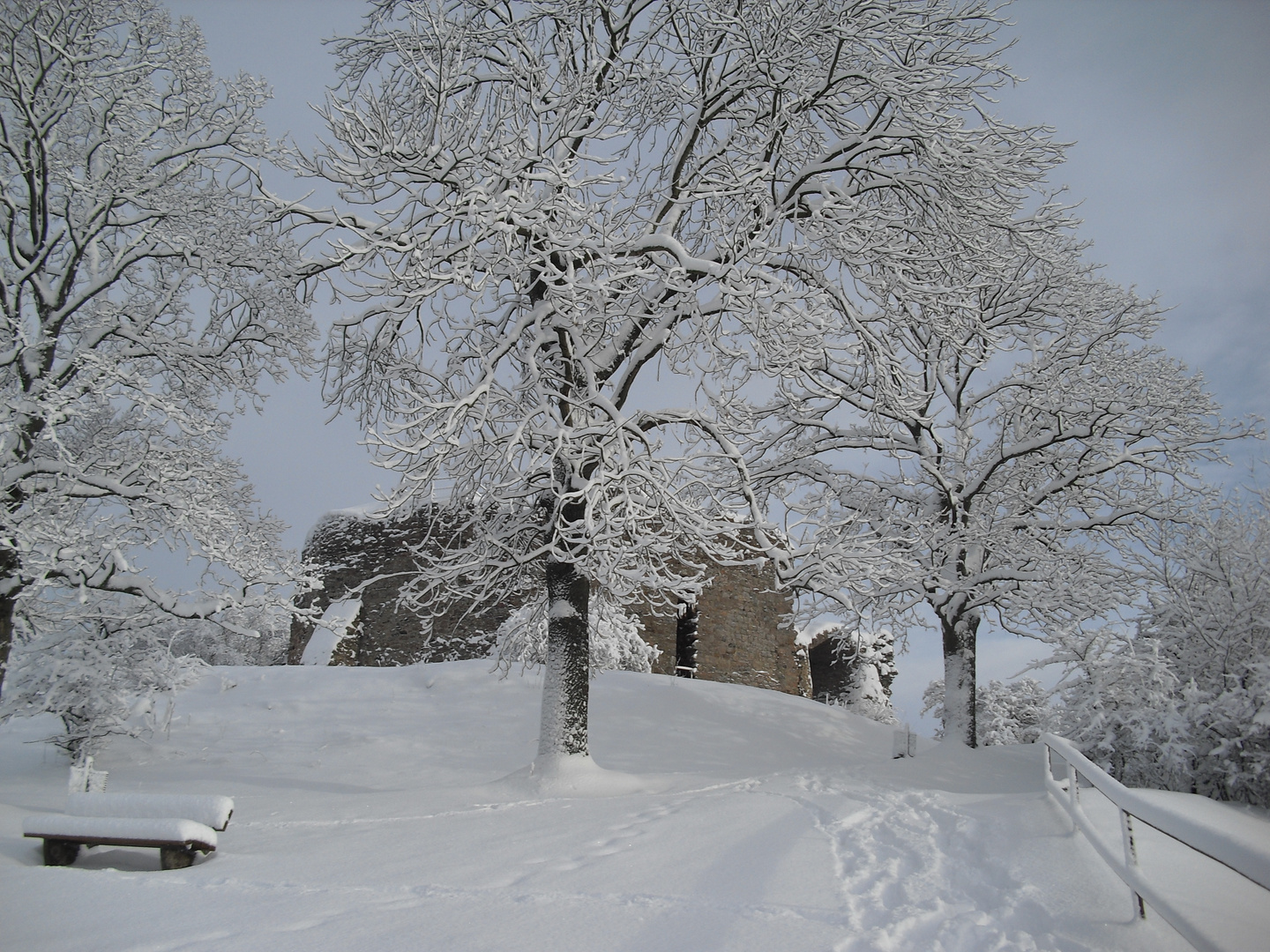 verschneite Ruine