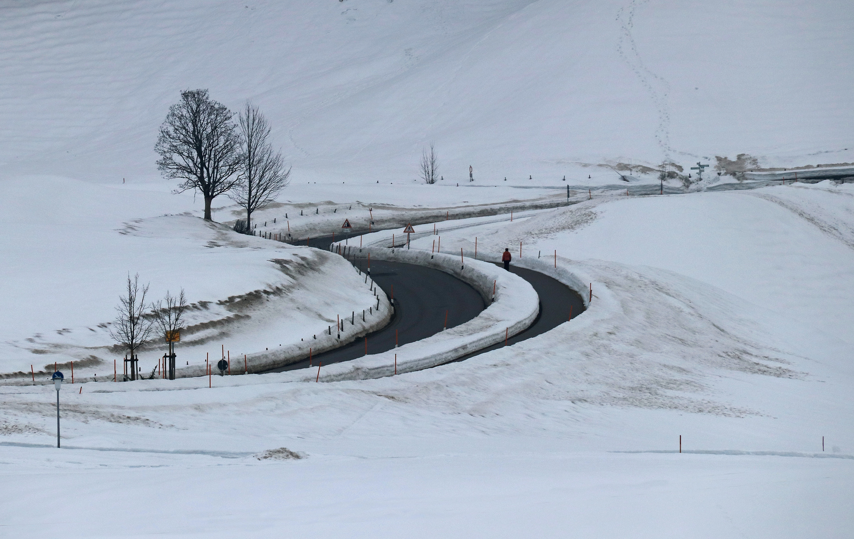 Verschneite Strasse