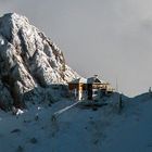 Verschneiter Blick zur Tegernseer Hütte mit Buchstein