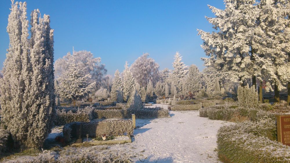 Verschneiter Friedhof