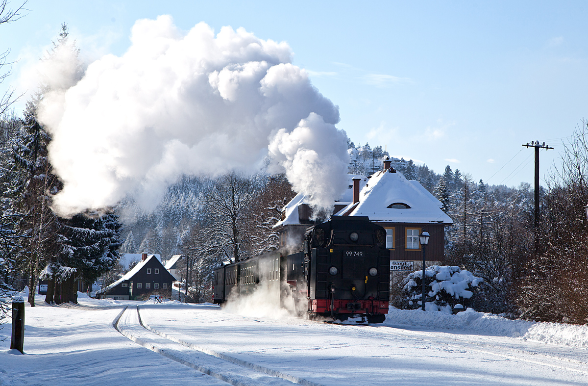 Verschneiter Jonsdorfer Bahnhof