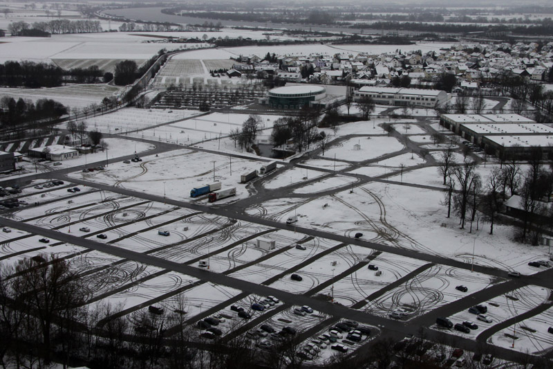 Verschneiter Parkplatz