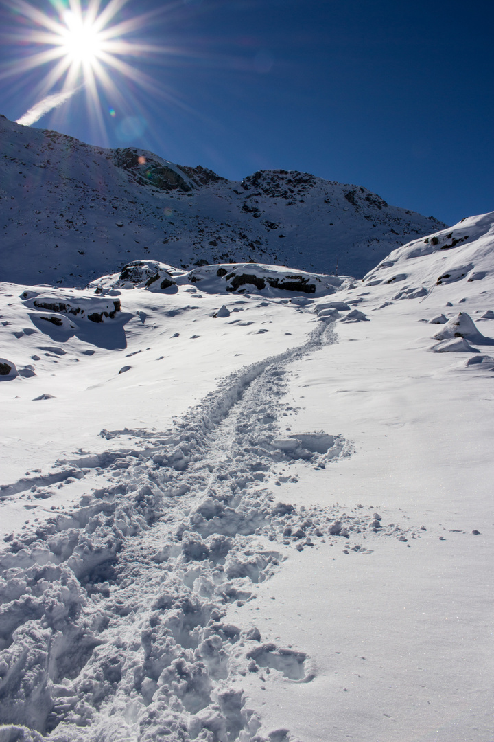 verschneiter Wanderweg