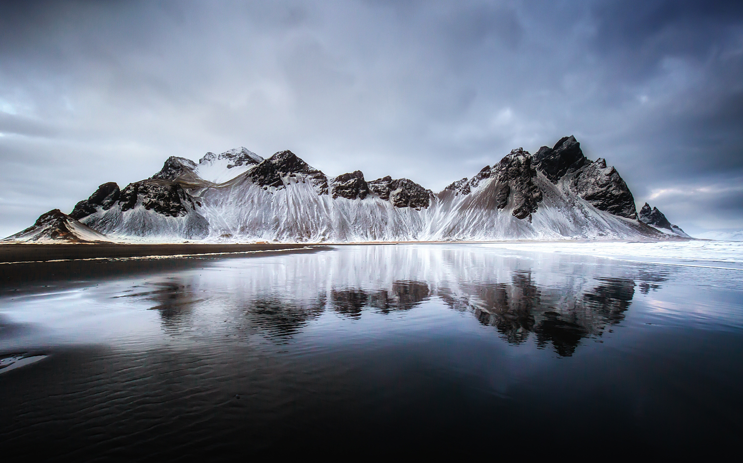 Verschneites Vestrahorn