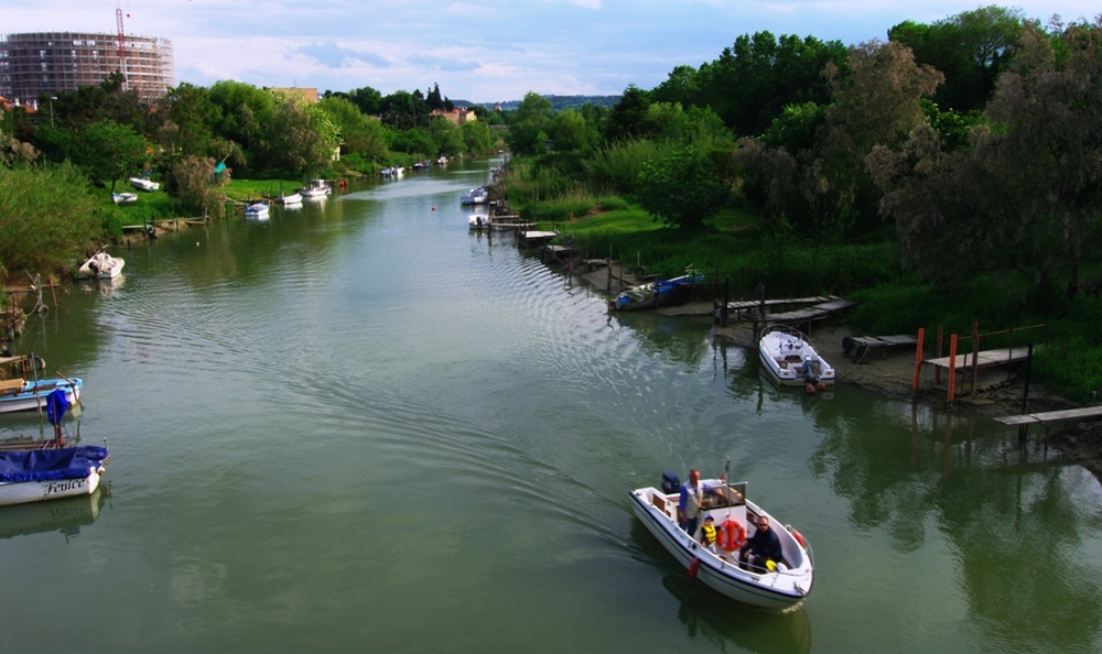 Verso il mare.....lungo il fiume foglia Pesaro.