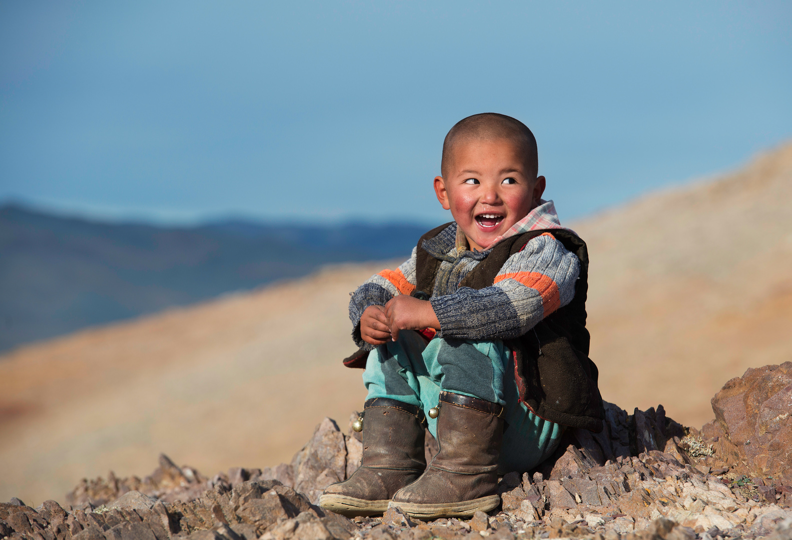 verspielte Jungs in der Mongolei 2