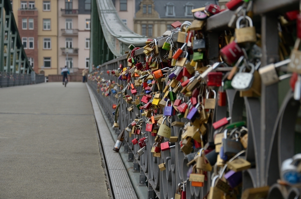 Versprechen - Eiserne Brücke Frankfurt