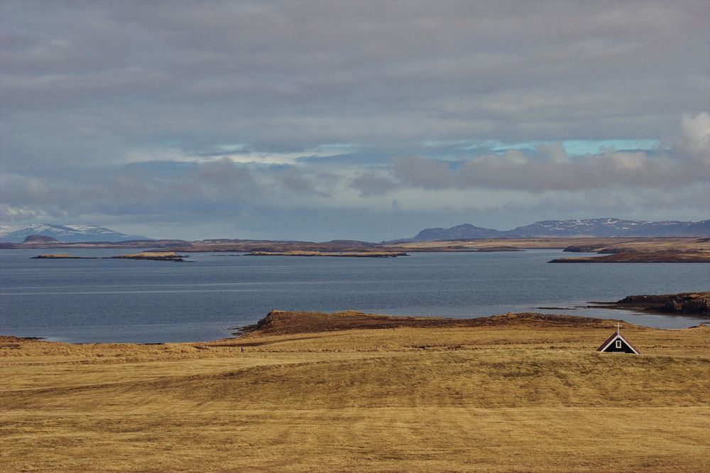 versteckte kleine Kirche an den Bjarnarhöfn