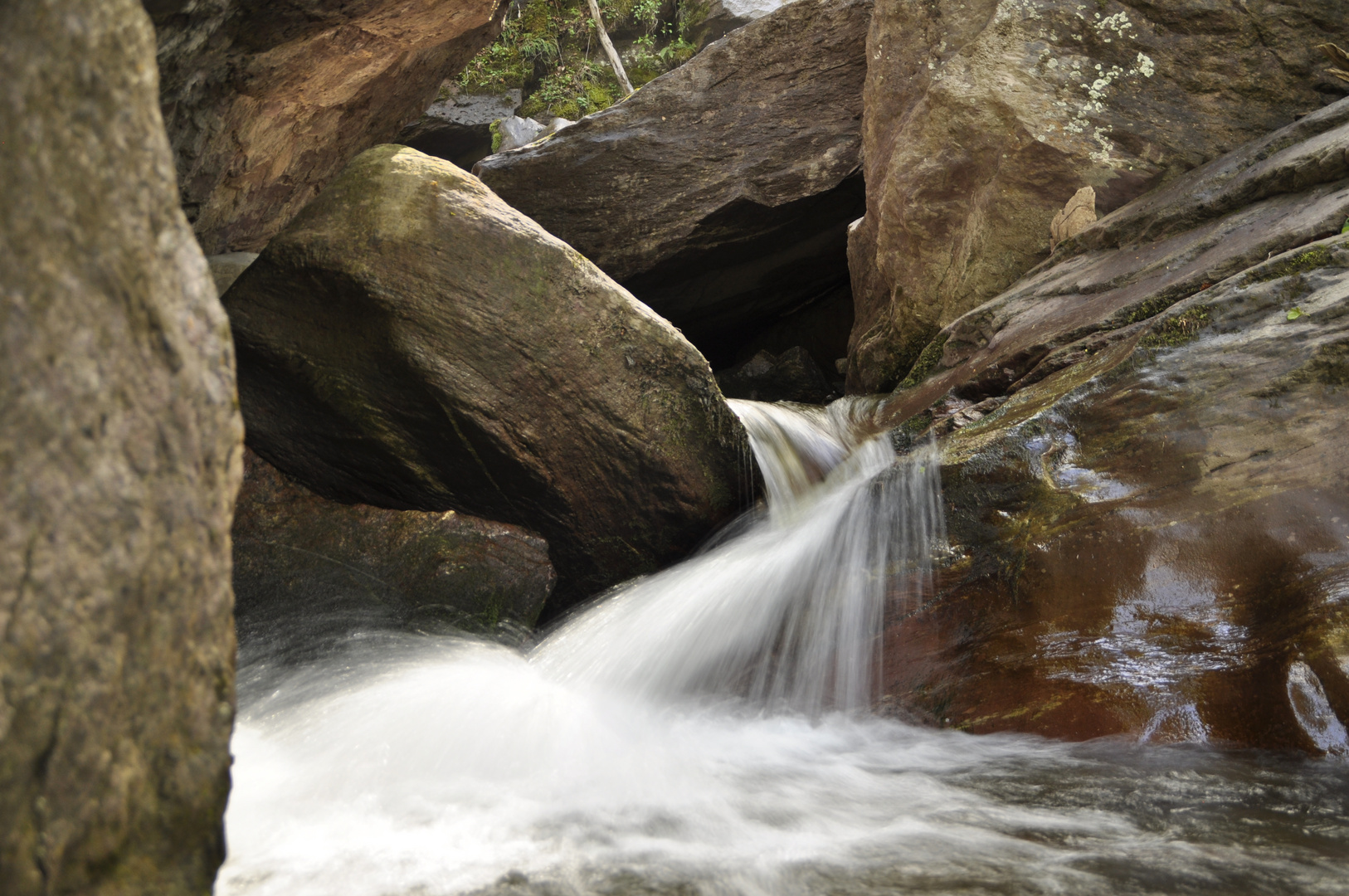 versteckter Wasserfall