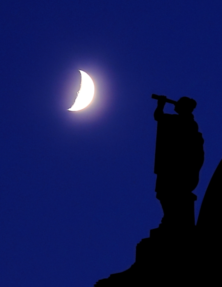 Versteinerter Blick zum Mond