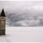 Versunkene Stadt verschneit