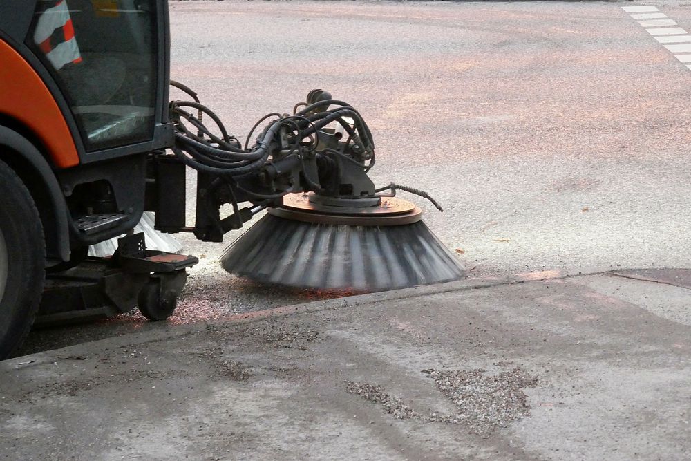 Verteilen von kleinen Steinchen, die dann im Schuh drücken