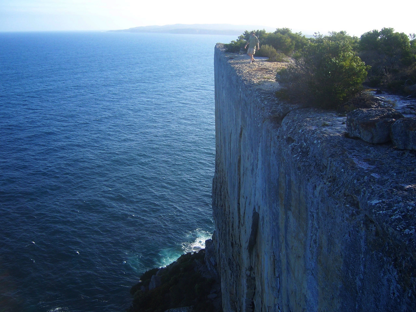 Vertical cliff near Jervis Bay