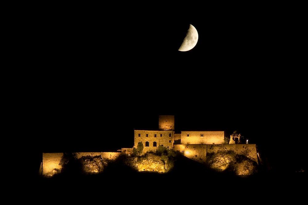 Verucchio con luna