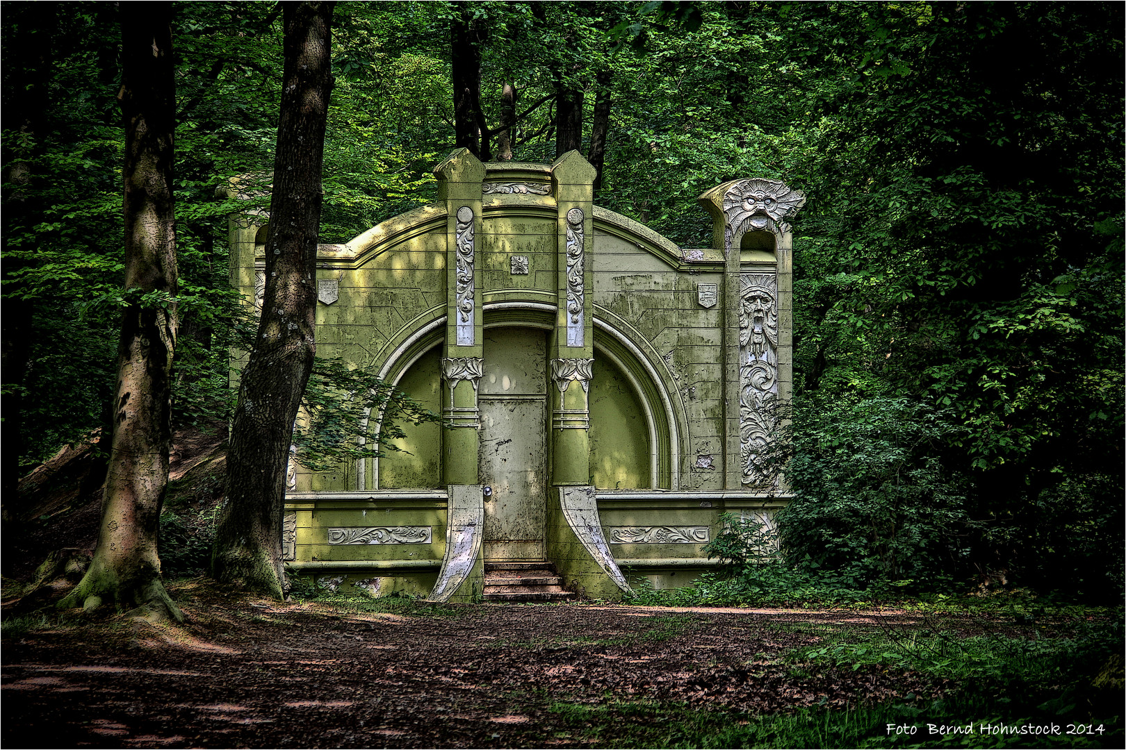 verwunschener Ort in meiner Heimatstadt ... Wassererdbehälter