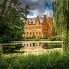 Verwunschenes Schloss mit Teich