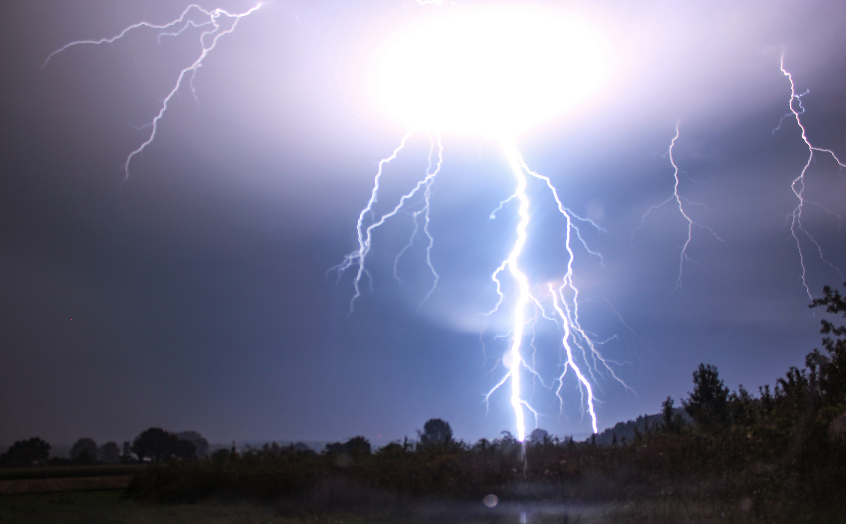 Very cloes lightning strike