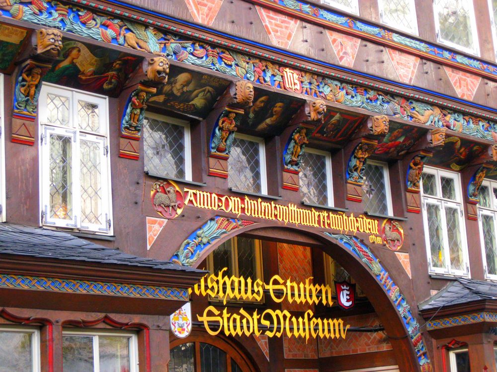 Verzierungen der senkrechten Gesimsflächen Knochenhaueramtshaus Hildesheim