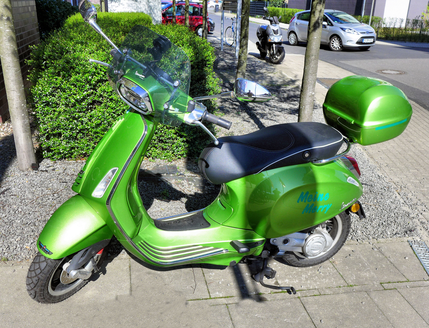 Vespa im Frühlingskleid