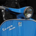 Vespa in Blau