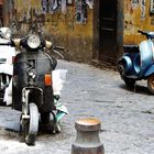 Vespa-Parkplatz in Neapel