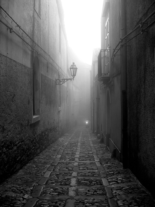 Vespino nella nebbia