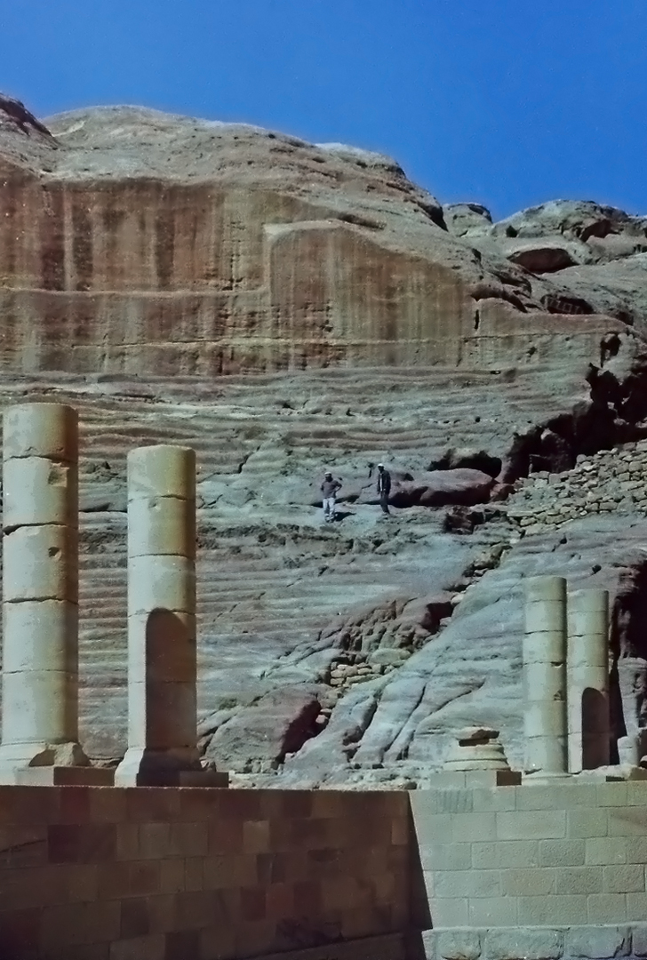 Vestiges de la scène du Théâtre Romain  --  Petra Scan de 2001