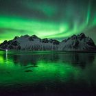 Vestrahorn unter Polarlichtern