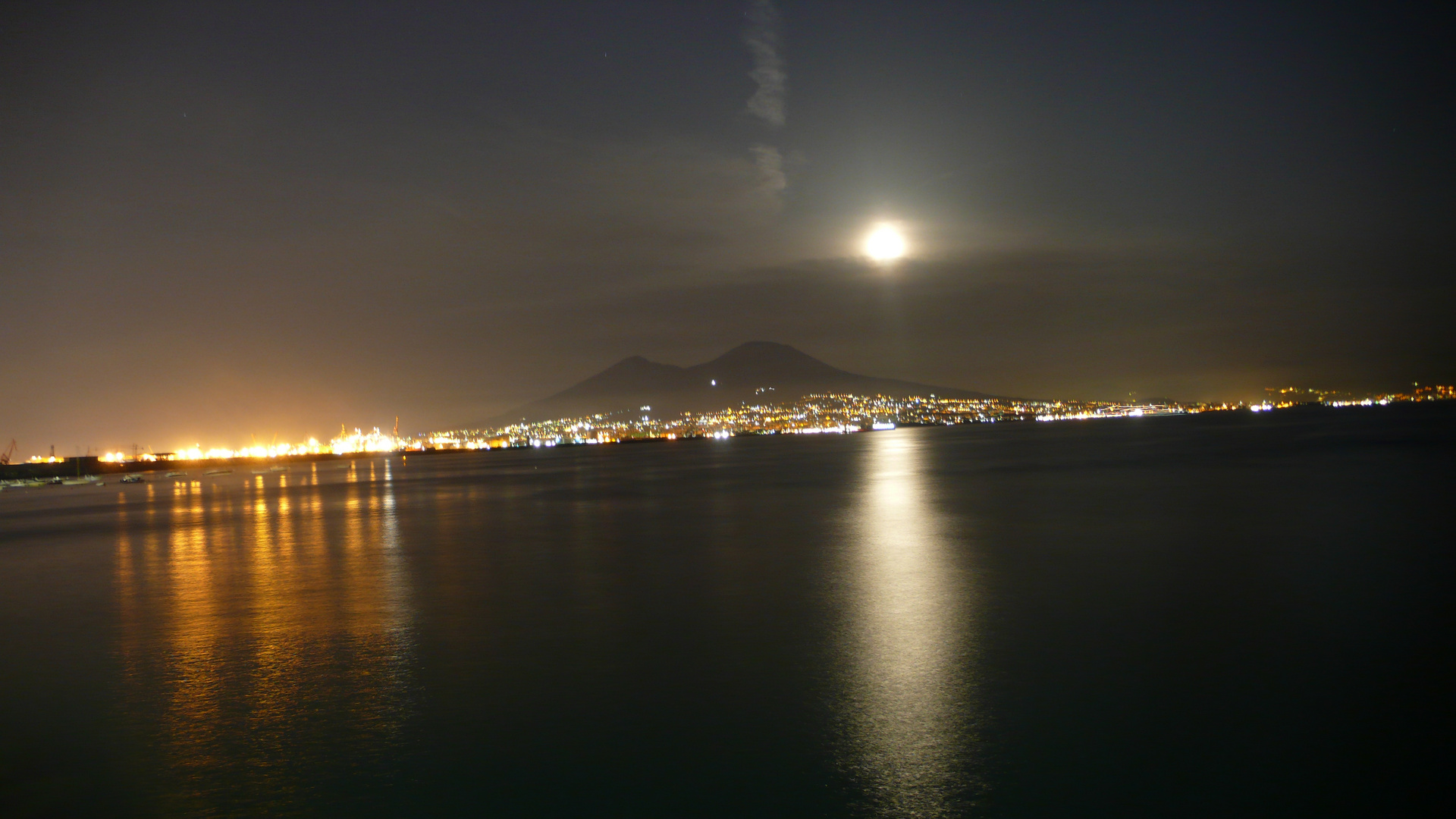 Vesuvio and sea