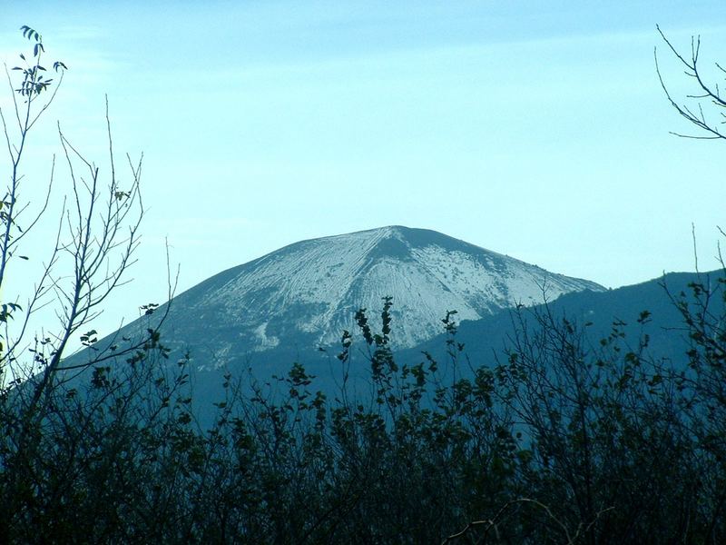 VESUVIUS Innevato