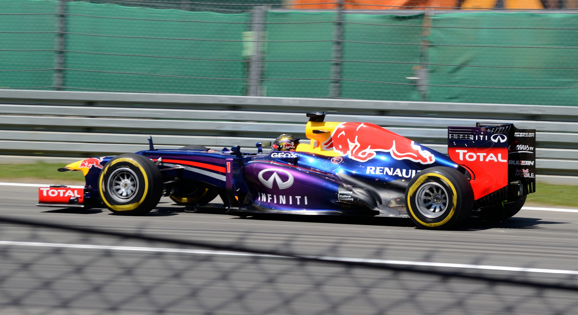 Vettel auf dem Weg zum 1. Heimsieg am Nürburgring 2013