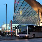 VHH 0827 abends am Hamburger Hauptbahnhof