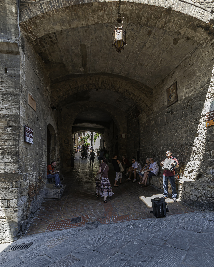 Via Arco dei Becci e Cugnanesi