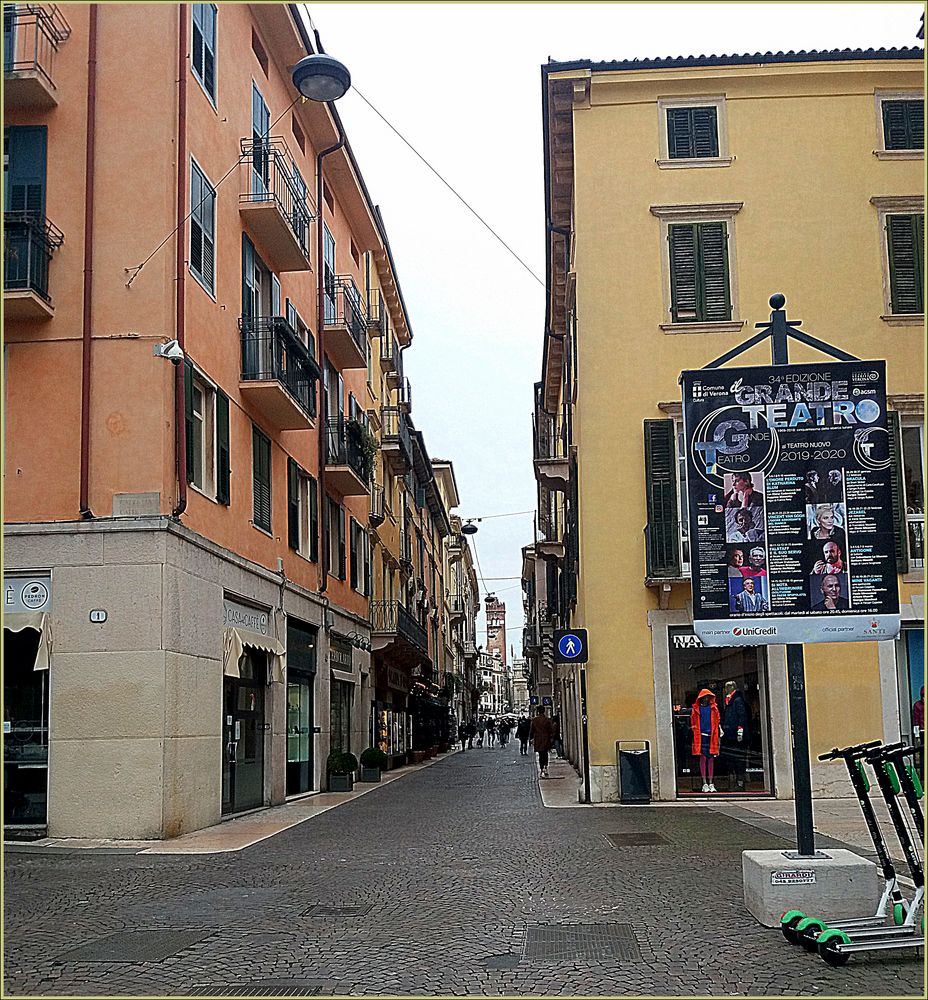 Via Cappello oggi a mezzogiorno..Verona