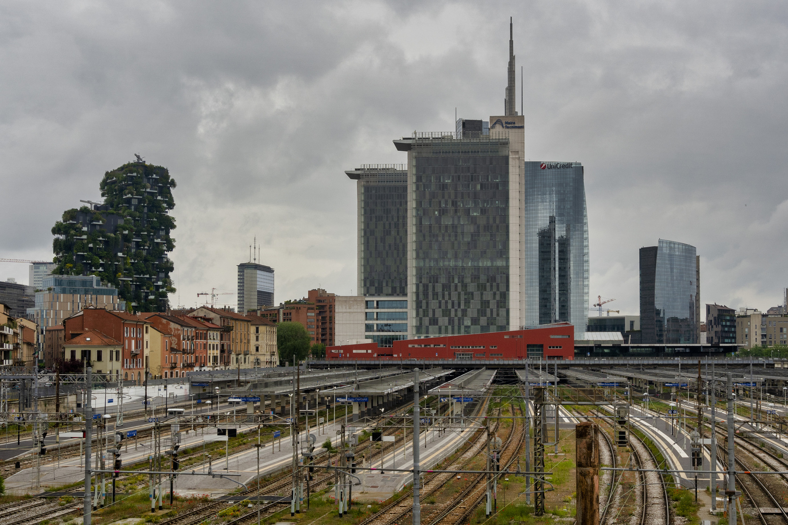 Via Carlo Farini, Milano