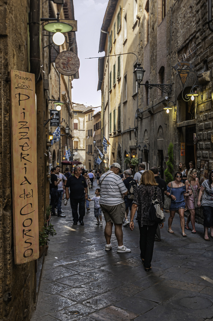 Via Giacomo Matteotti Foto & Bild | urlaub, fotos, city ...