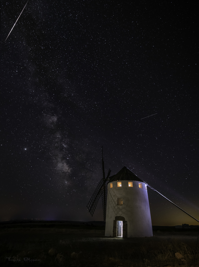 Via Lactea y Molino de viento