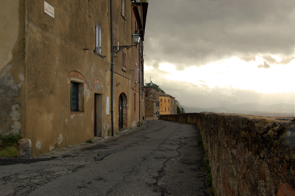 VIA LUNGO LE MURA