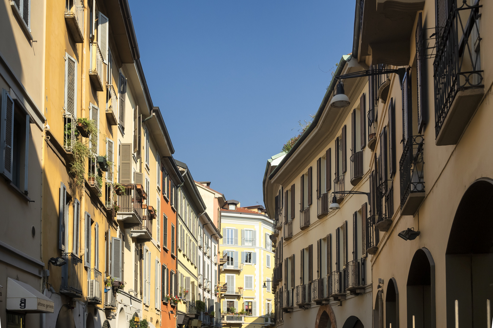 Via Madonnina, Milano