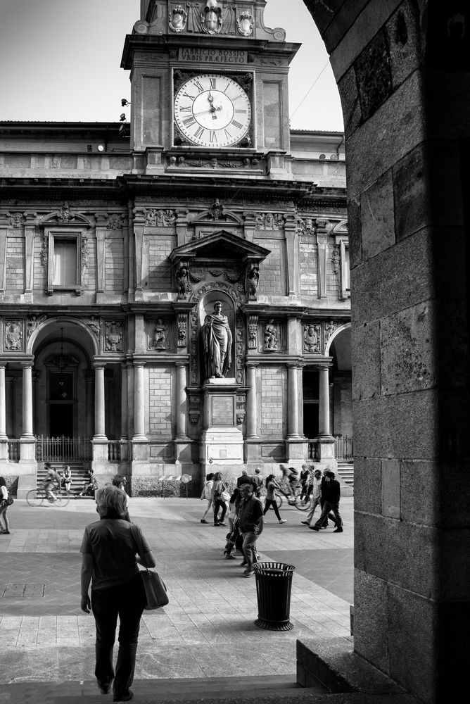 Via Mercanti, Milano