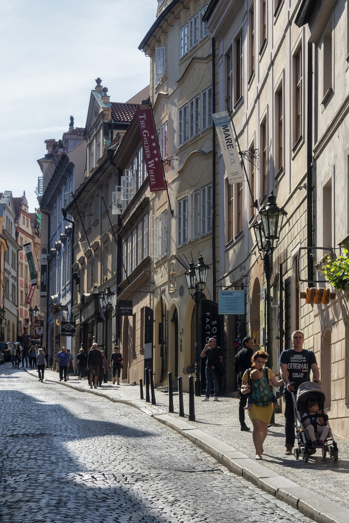 Via Nerudova Mala Strana Praga Foto Immagini Architetture Architetture Storiche 18 Foto Su Fotocommunity