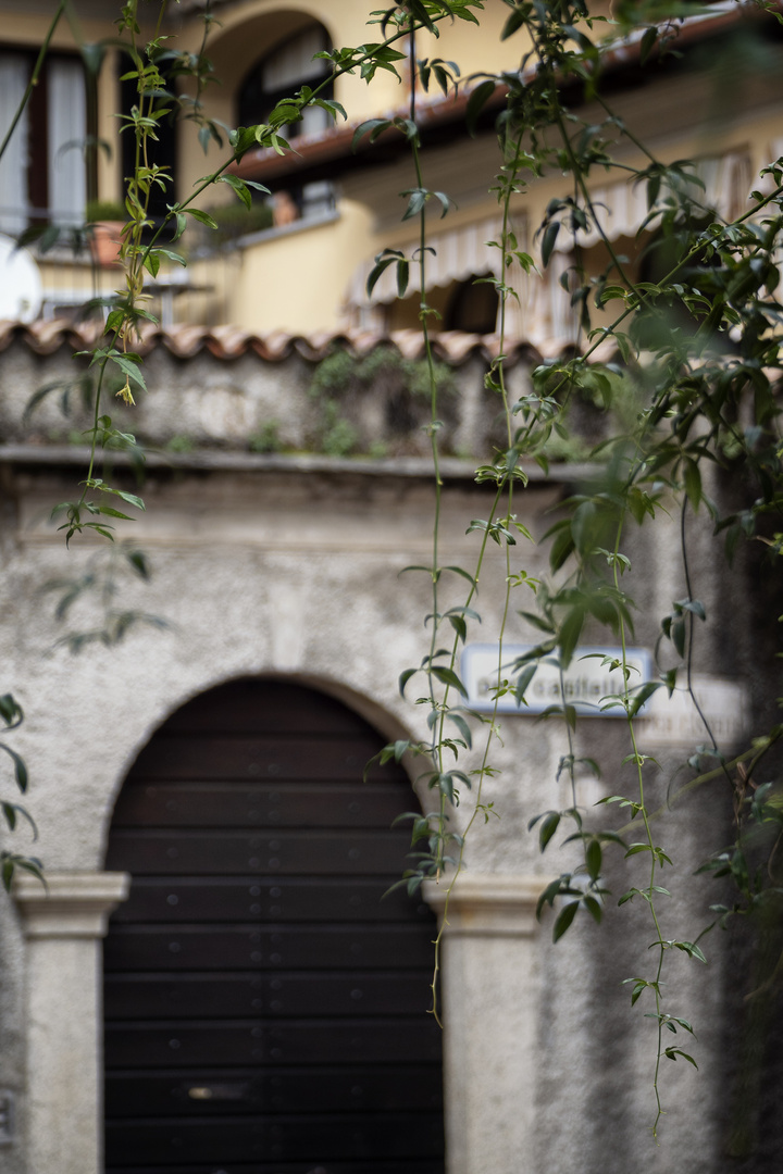 Via per Castello, Caldè