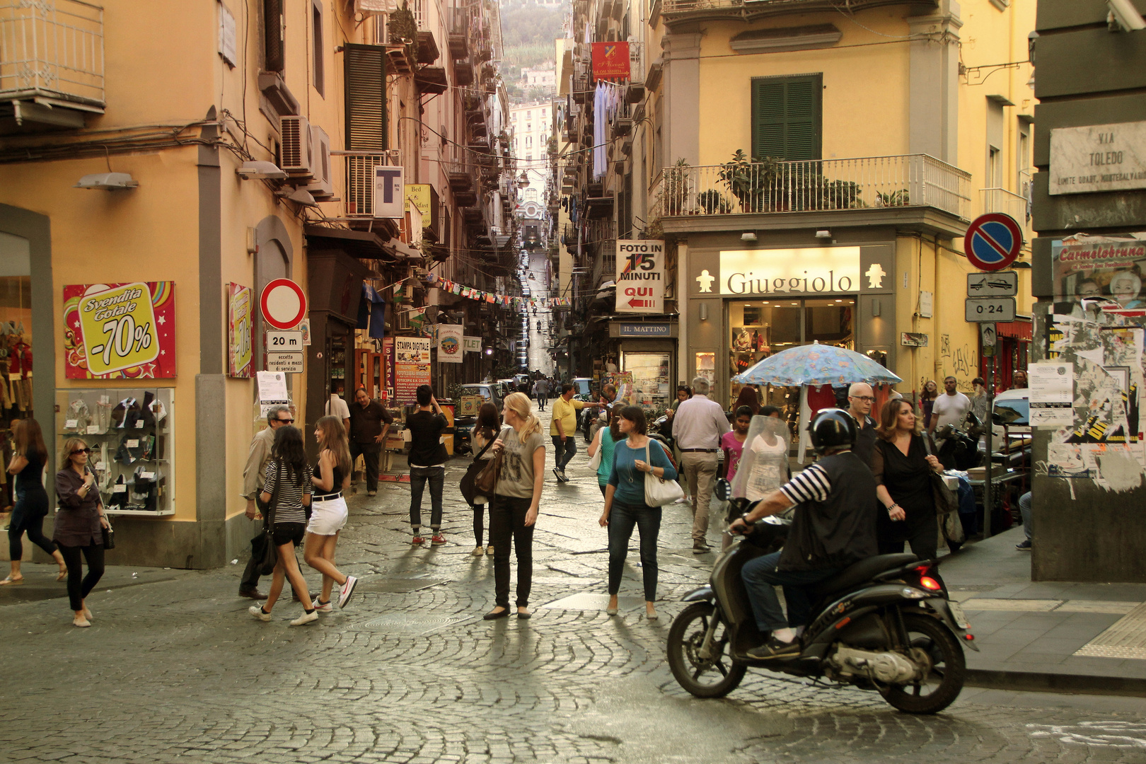 Via Toledo / Napoli