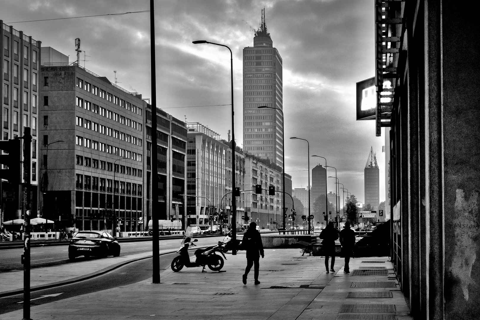 Via Vittor Pisani, Milano