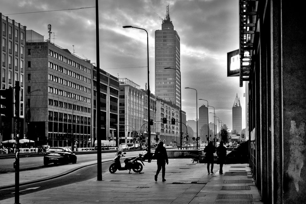 Via Vittor Pisani, Milano