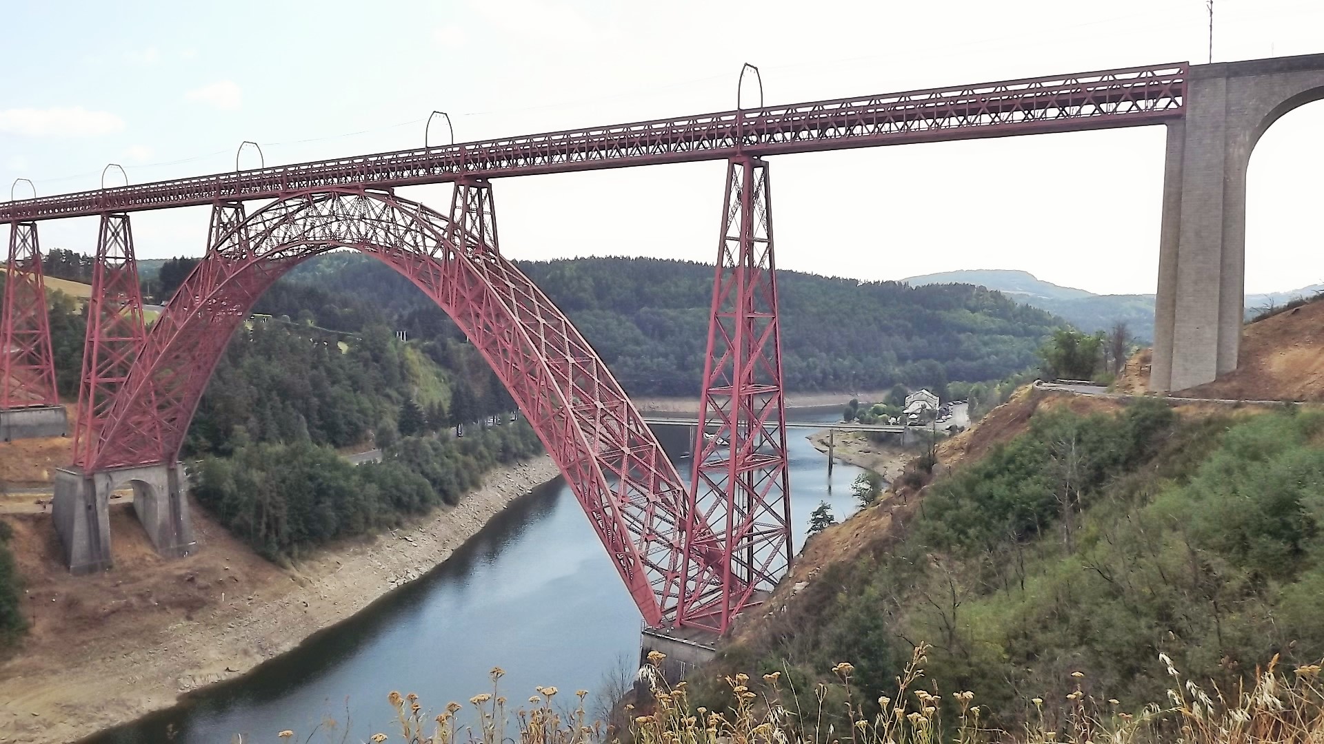 viaduc de garabit construit par eiffel dans le cantal