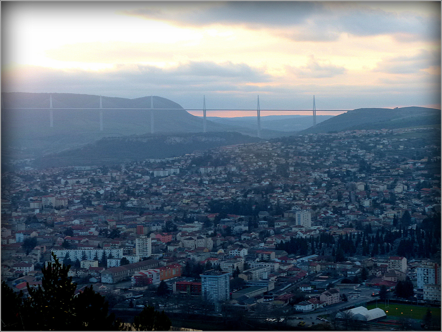 VIADUC - de - MILLAU